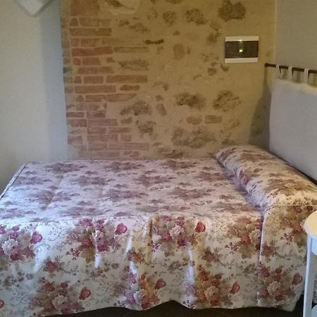 Arnolfo B&B コッレ・ヴァル・デルザ 部屋 写真