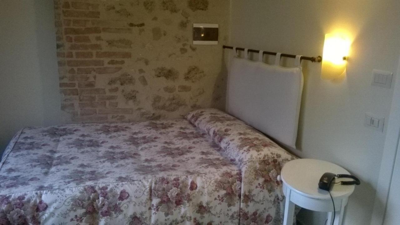 Arnolfo B&B コッレ・ヴァル・デルザ 部屋 写真